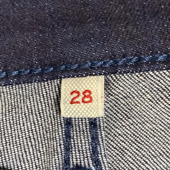 Levi's High Rise Dark Wash Cropped Capri Length Jeans Size 28 - Picture 9 of 9